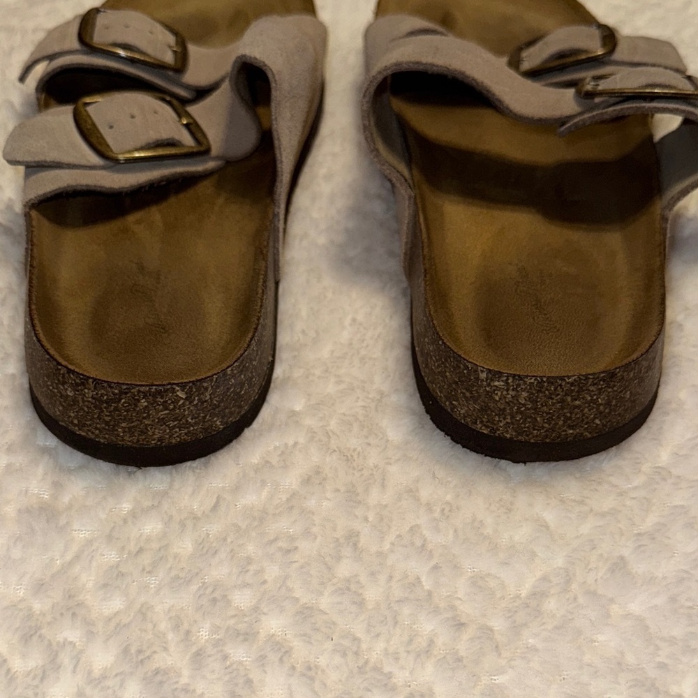 🩶 EUC Universal Thread Taupe Suede Double Buckle Slides - Picture 3 of 7